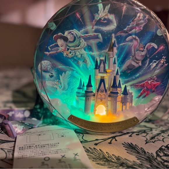 Tokyo Disney fly theme Light-up popcorn carrier. - Picture 2 of 4